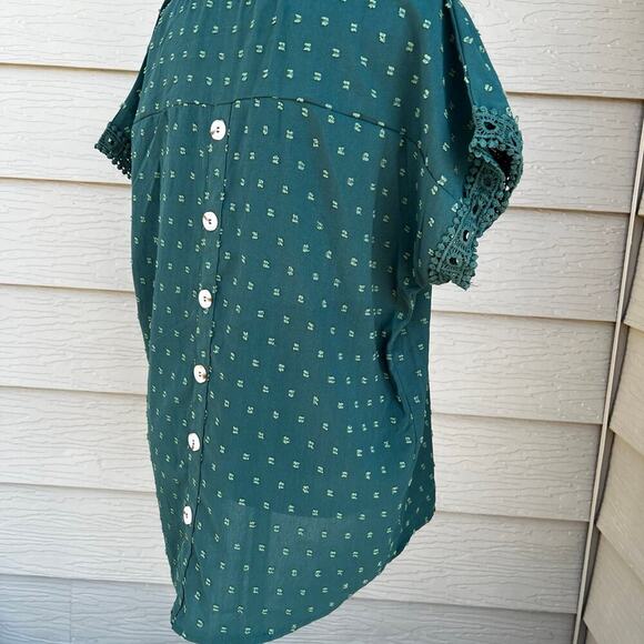 Blouse, green short sleeve, accent buttons down back, women's size L - Picture 5 of 8